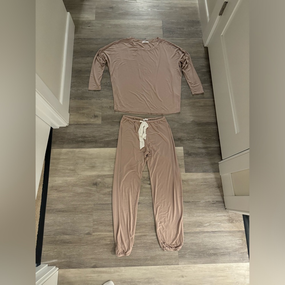 Lounge Set - Picture 3 of 5